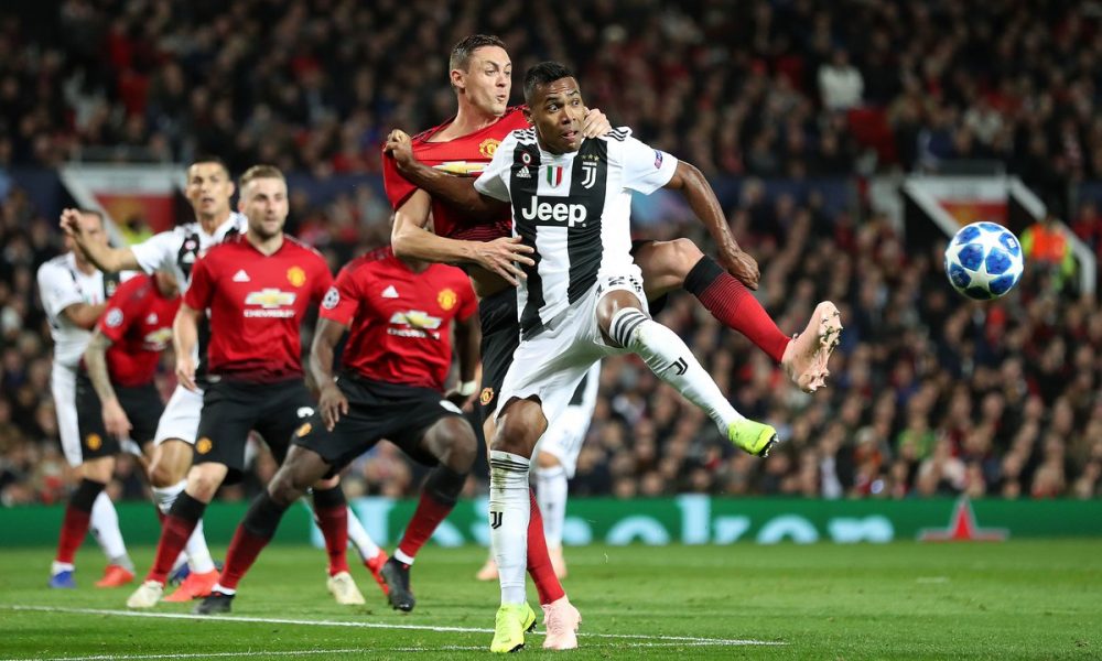 Manchester City considering move for Juventus left-back Alex Sandro